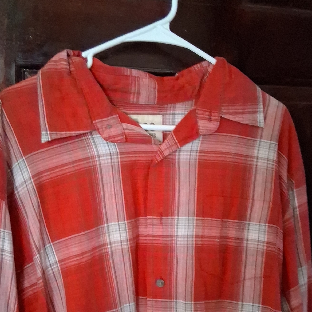 Lee Men's Red and White Plaid Button-Down Shirt
